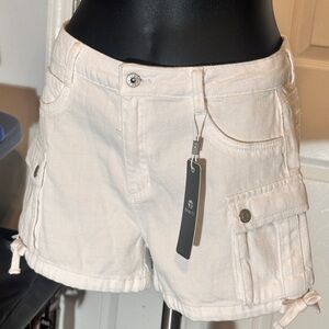 Tractr White Cargo adjustable women’s Shorts